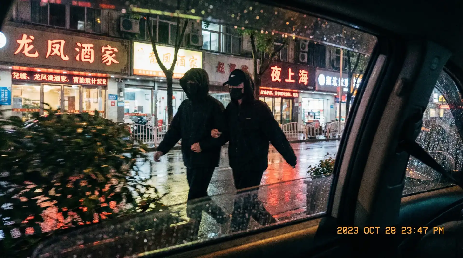 色狗网站 - 顶流明星深夜密会现场抓拍照片